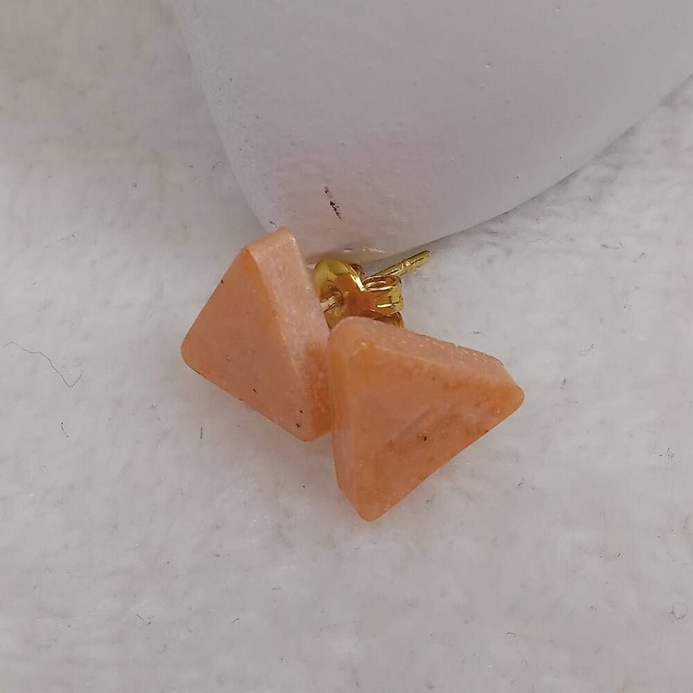 💕5/25 Coral resin triangle stud earrings